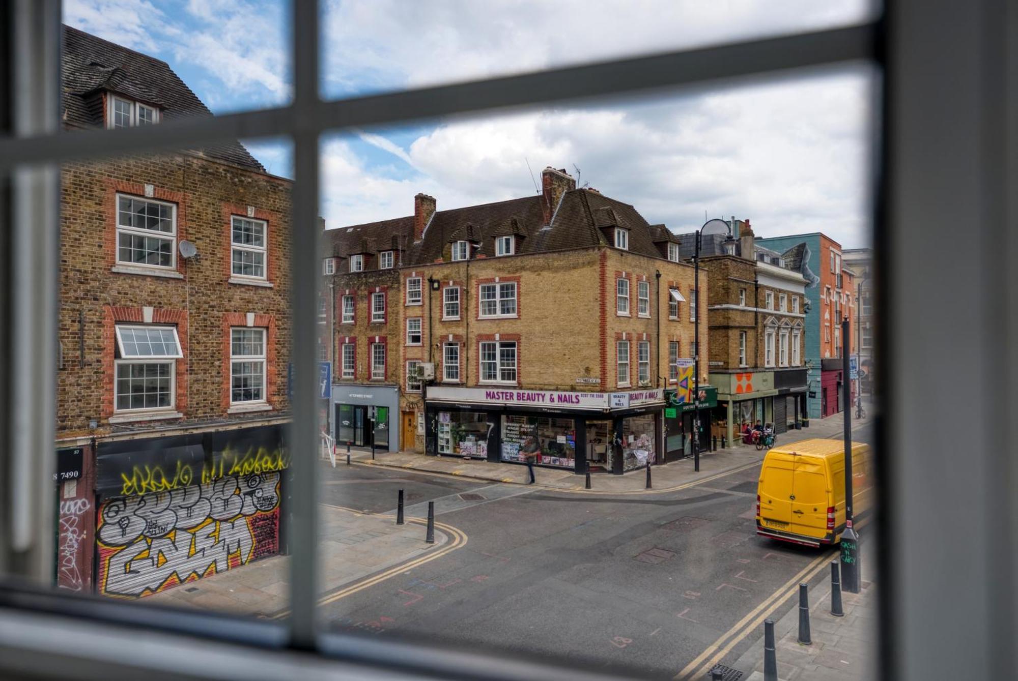 Chic 2 Bedroom Apartment Near Liverpool Street By Gold Stays Лондон Екстер'єр фото