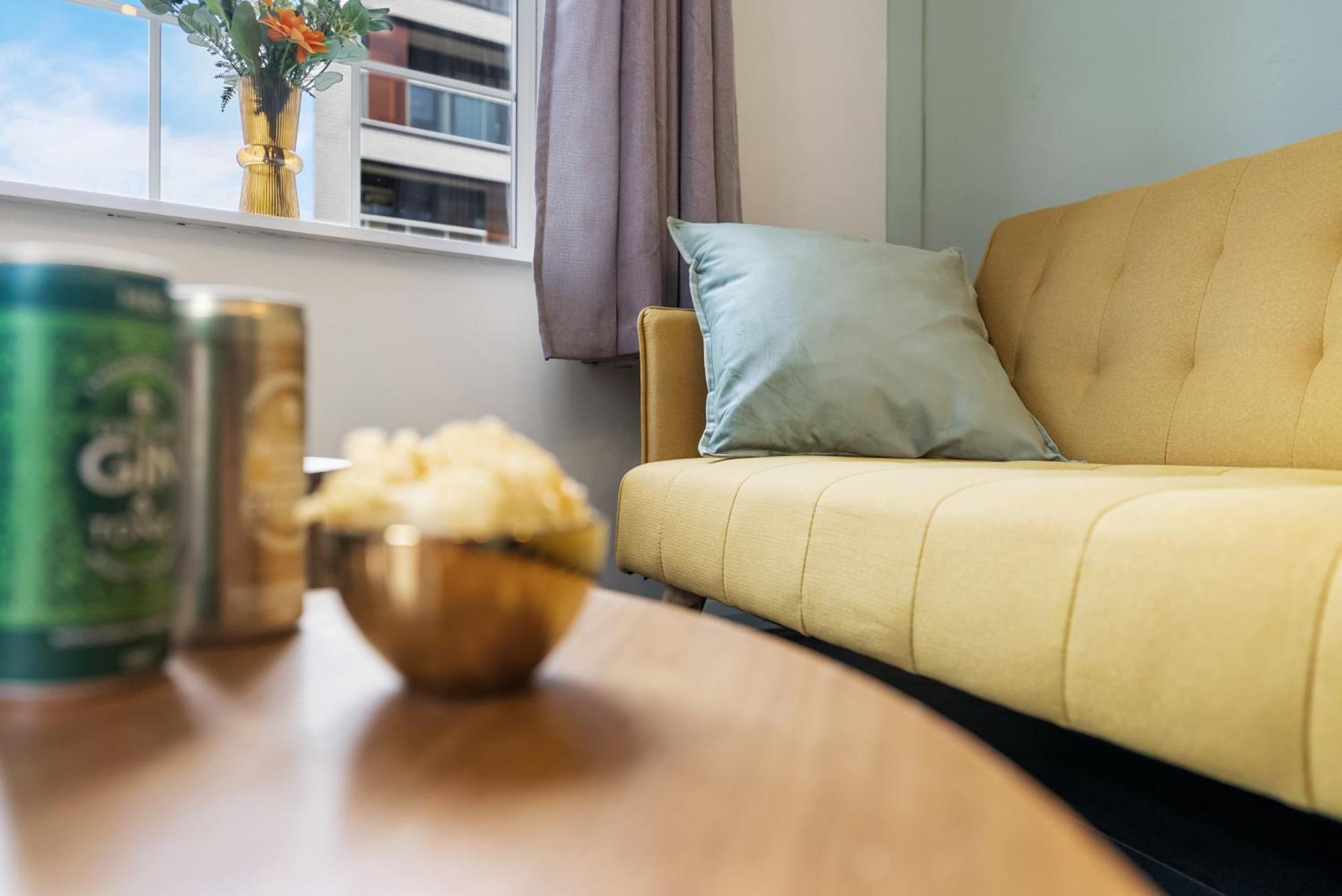 Chic 2 Bedroom Apartment Near Liverpool Street By Gold Stays Лондон Екстер'єр фото