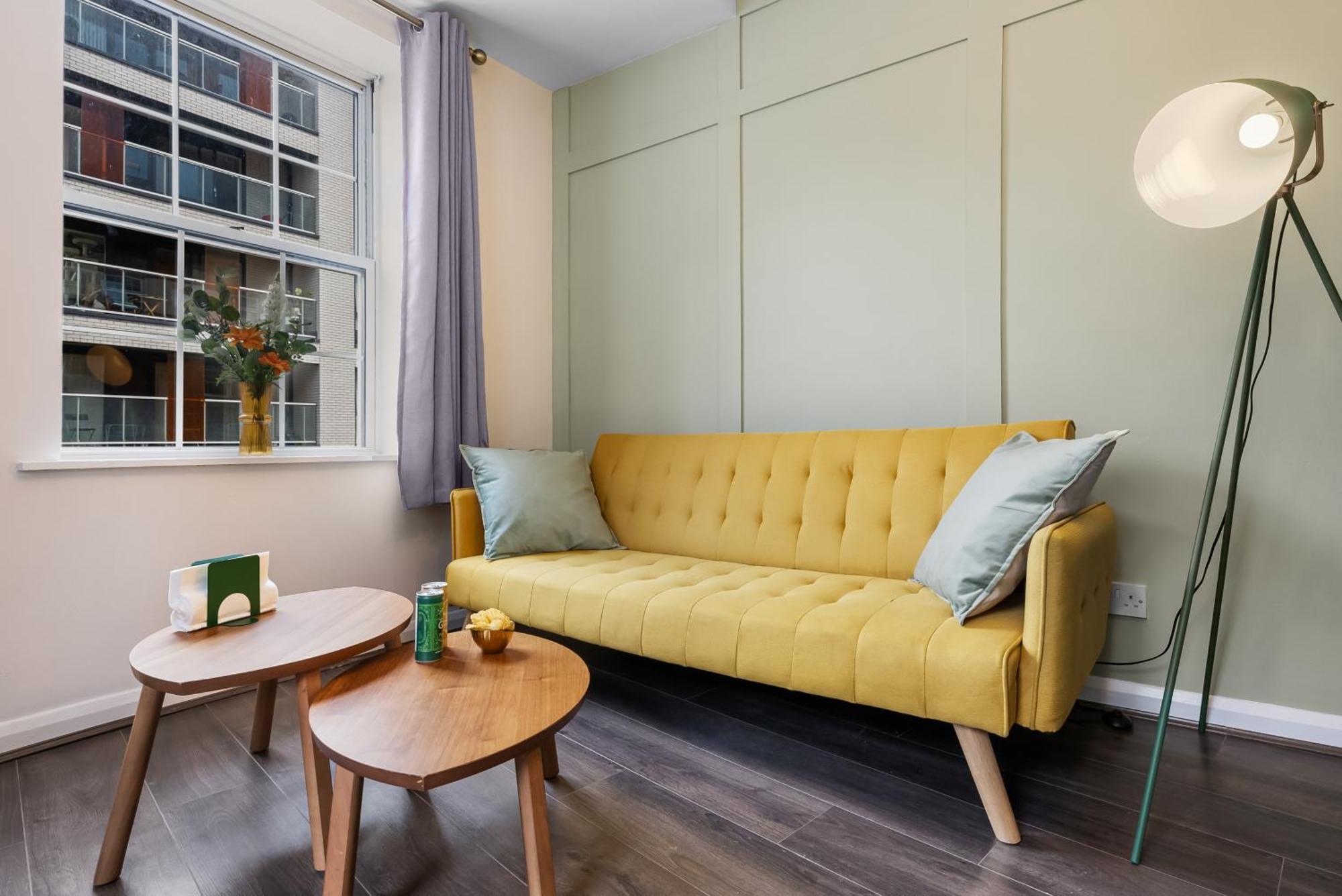 Chic 2 Bedroom Apartment Near Liverpool Street By Gold Stays Лондон Екстер'єр фото