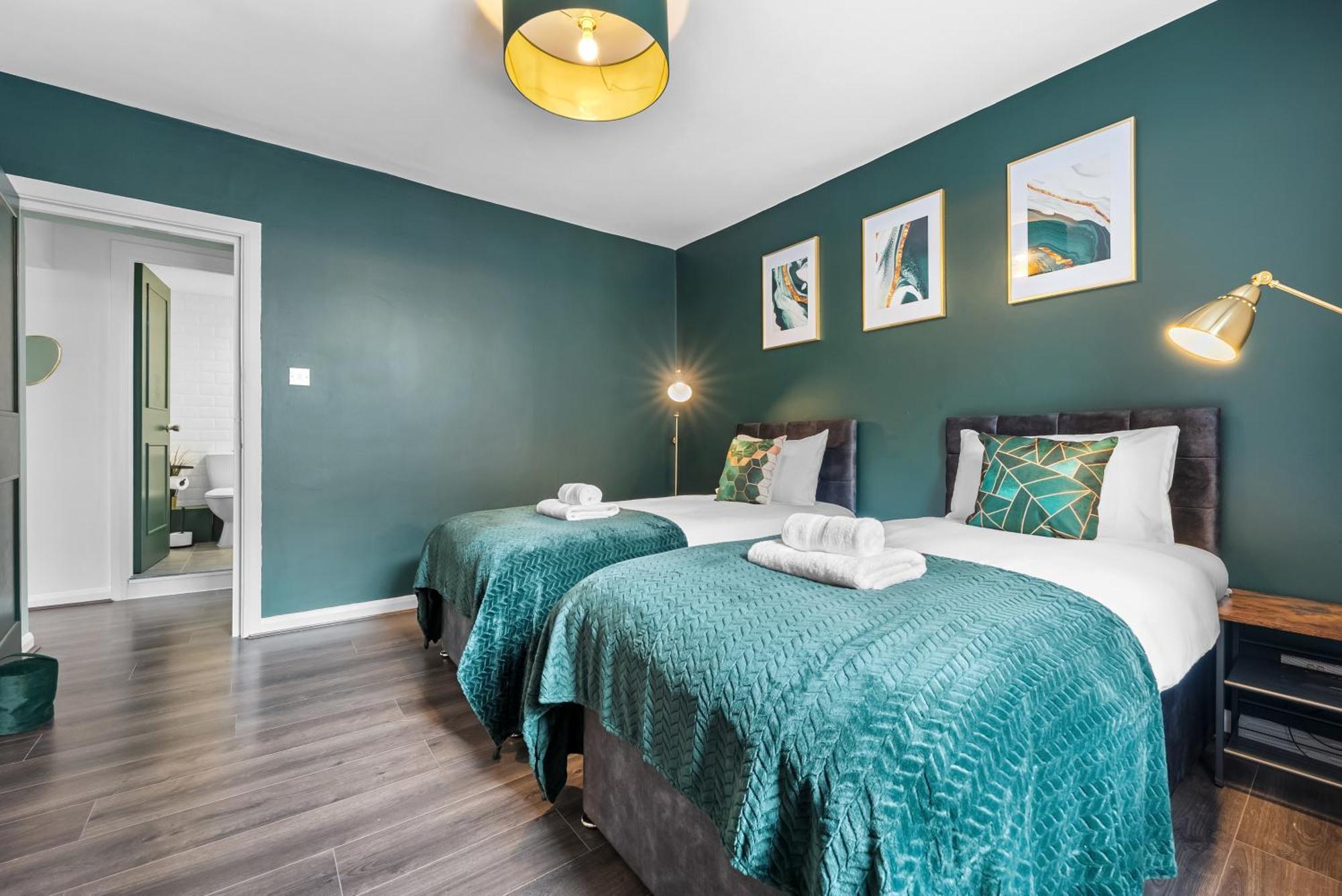 Chic 2 Bedroom Apartment Near Liverpool Street By Gold Stays Лондон Екстер'єр фото