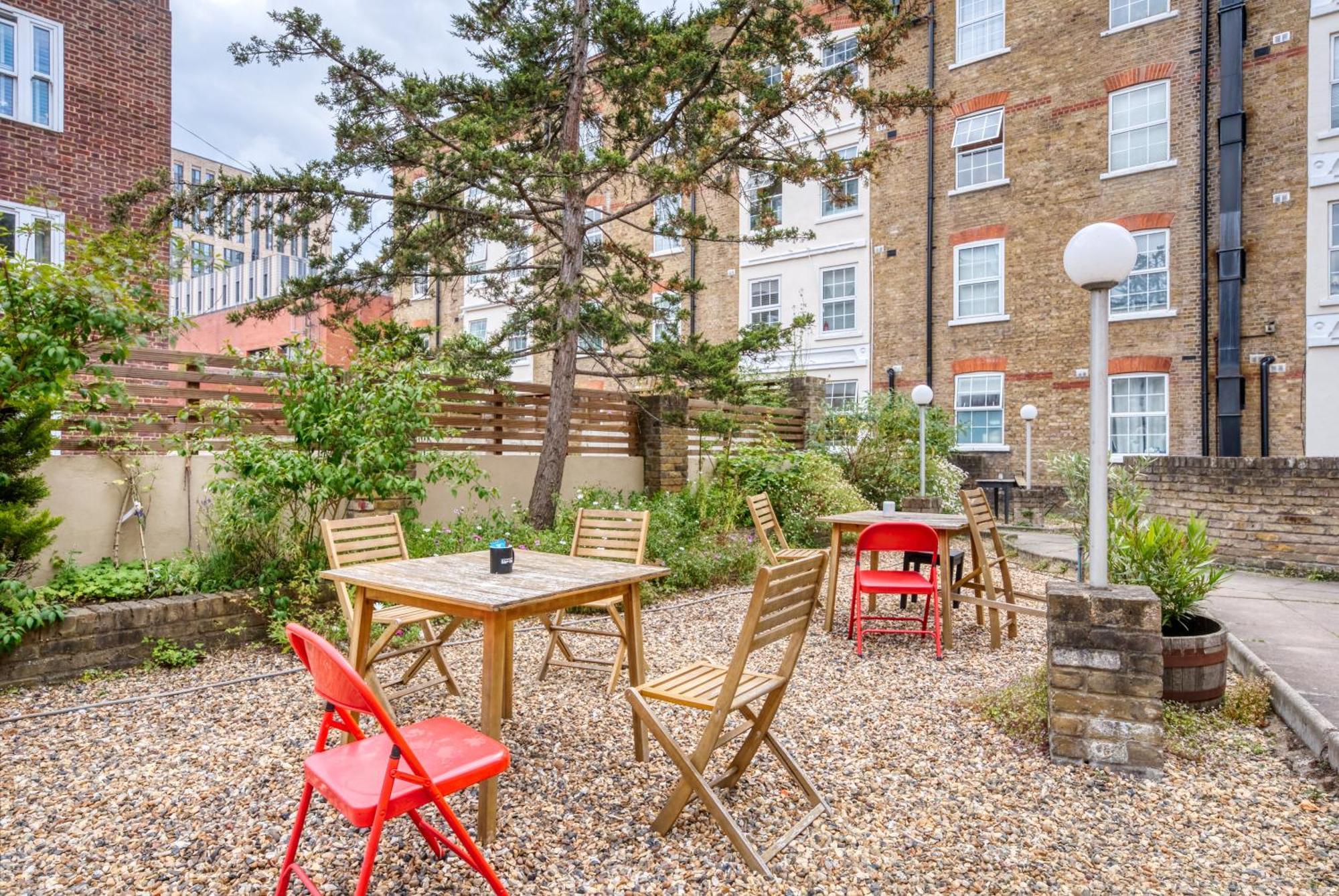 Chic 2 Bedroom Apartment Near Liverpool Street By Gold Stays Лондон Екстер'єр фото